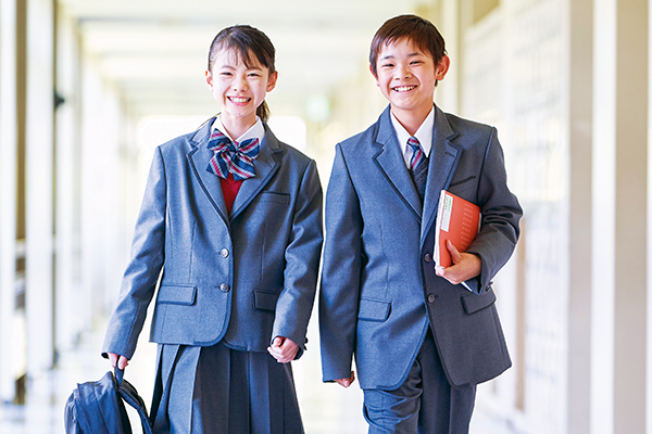 共学校として、新たな伝統のスタート知性と品格が感じられる新制服
