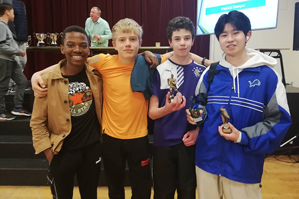 現地中学校の3年次に編入して学ぶ中3NZ学期留学。授業はディスカッションが中心で、英語による発信力・表現力の向上につながります。