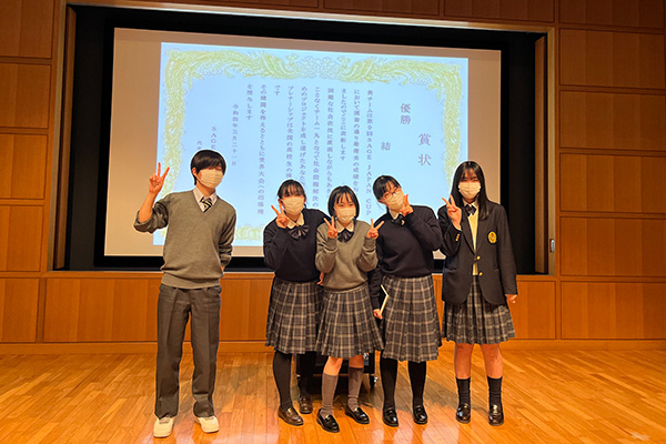 『Diversity seminar』で取り組んだ内容を外部の大会でも発表し、成果を上げる生徒もいます。