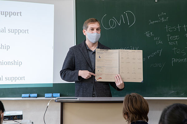 教材として使うのは、スタンフォード大学のｄ-Schoolから作られたプログラム。