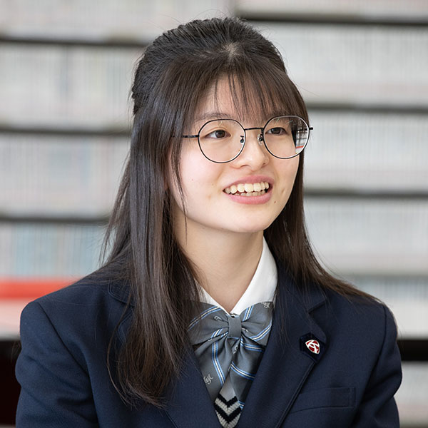 管理栄養士をめざして初志貫徹で学ぶ𠮷村さん。（管理栄養進学コース／高３）