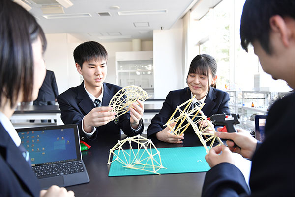 「Arts and Tech」では、大学で学ぶ意義を実感できます。