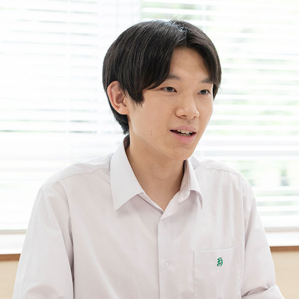 薬剤師をめざして勉強していると語ってくれた大進選抜クラスの佐藤さん。