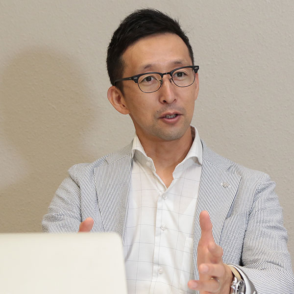 「私たちの想像を越えるICT機器の使い方で、どんどん社会貢献につなげてもらいたいですね」と福島伸一先生。これからは生徒発、部活動発で、新しい企画が出てくることを期待していました。