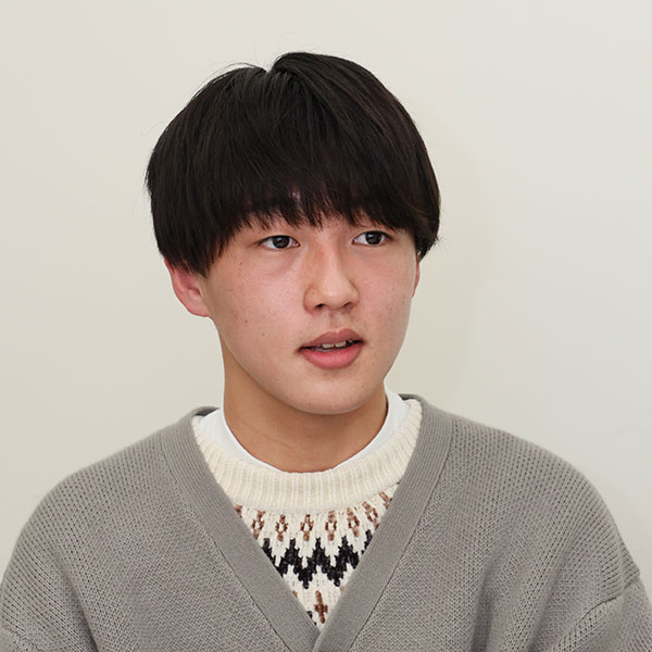 貴田俊哉さんの大学受験形態は総合型選抜。帰宅してからも先生とZoomでつながり、志望理由書の書き方や論文指導に深夜までつき合ってもらったことに感謝していました。