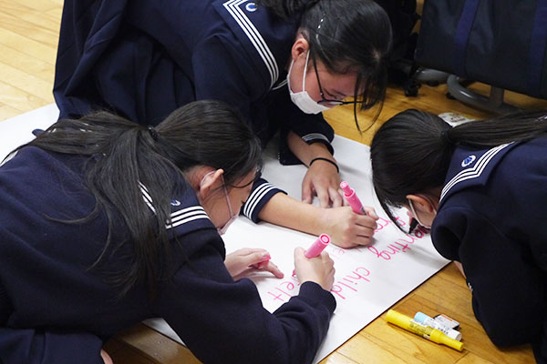 ポスター制作の様子