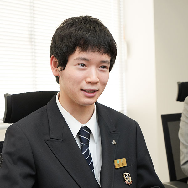 水泳部でも頑張っている細田さんは今、普通科αコース難関選択文系で学んでいます。