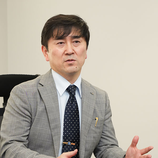 「αコースの生徒は自己決定能力に長けている」と語る大橋先生。