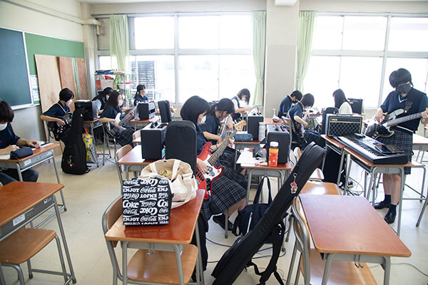 1年生も3年生も、みんな「初めて」の学院祭に向けて真剣に練習中！