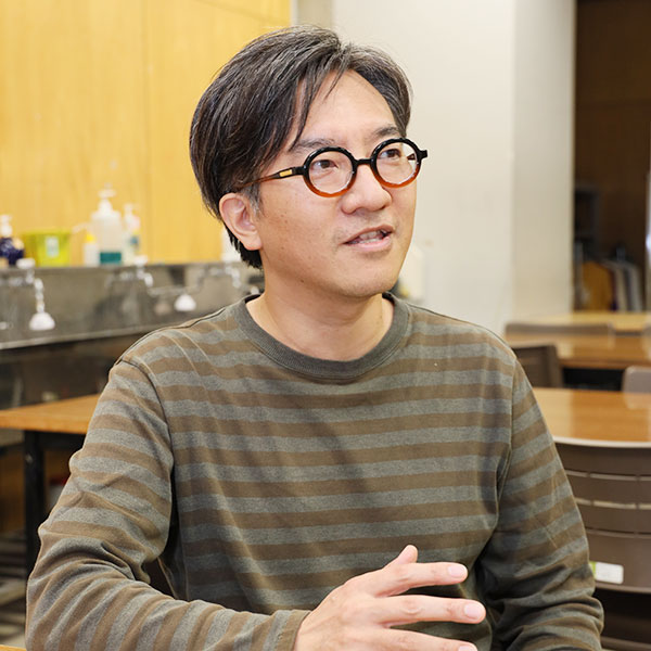 川﨑紀弘先生(デザイン学科・准教授)
