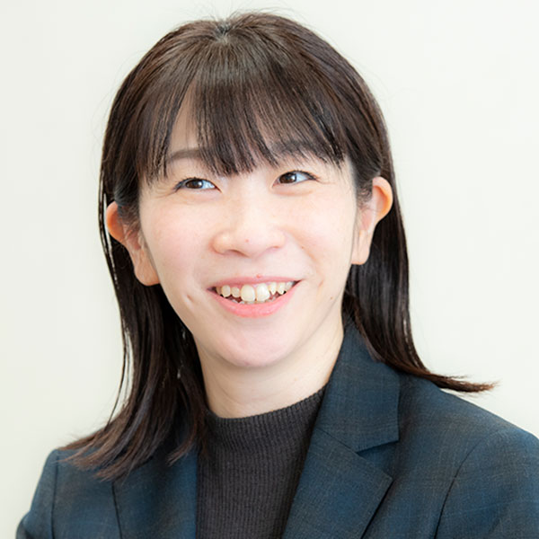 福岡麗子先生（2000年度卒業） 獨協大学法学部卒業 千葉大学大学院 教育学研究科修了