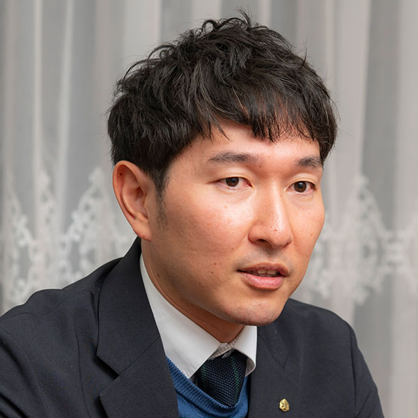 九州修学旅行の企画に携わった大瀧裕介先生（地歴公民科教諭）