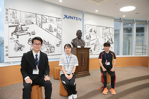 「やりたいことが必ず見つかる学校です」と口をそろえる3人。大いに盛り上がった座談会でした。