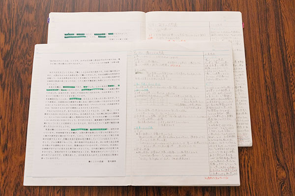 生徒の感想が緻密に書き込まれた、成長記録とも言えるノートの一例。「働く」ことに対する生徒の想いを受け止めた、担当の先生からのコメントも愛情にあふれていました。
