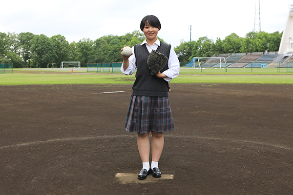 ソフトボール部 Nさん（高3）自慢のソフトボール部専用コートです！