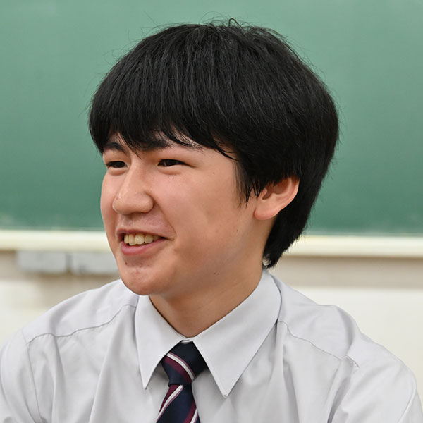 高1のHさん。将来の夢は心臓外科医になること！「そのために自分を変えたい」と決意して高校生活を送っています。