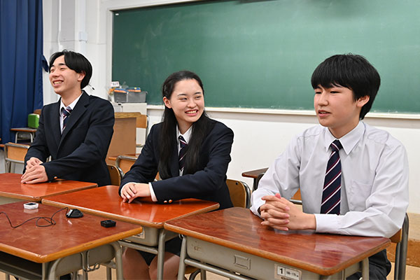 学年に関係なく、誰でもフレンドリーな関係になって、充実した高校生活を送ることができる大東学園。生徒同士の話も弾みました。