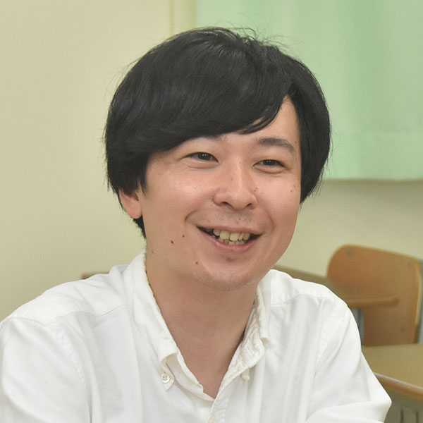 佐藤卓先生（社会科）