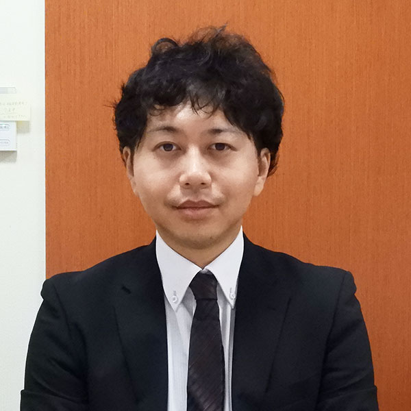 英語科の増渕陽祐先生