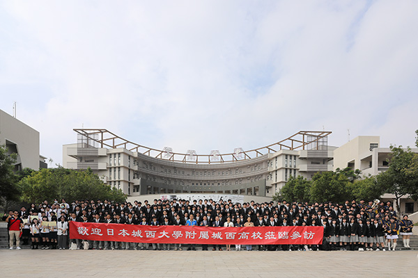 台湾修学旅行の参加者は最も多く、約200名が選択。