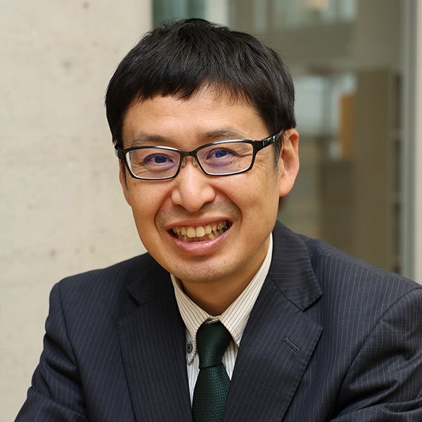 SASAKAMAの巻き込み力を評価する杉山比呂之先生（地理歴史科）