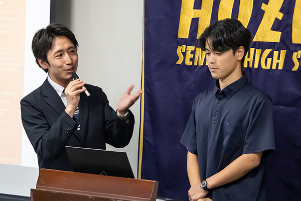 先生の質問にも落ち着いて応える高3生