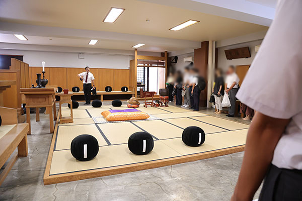 本館屋上に配置された『坐禅堂』。静謐な「禅」の空間が広がります。