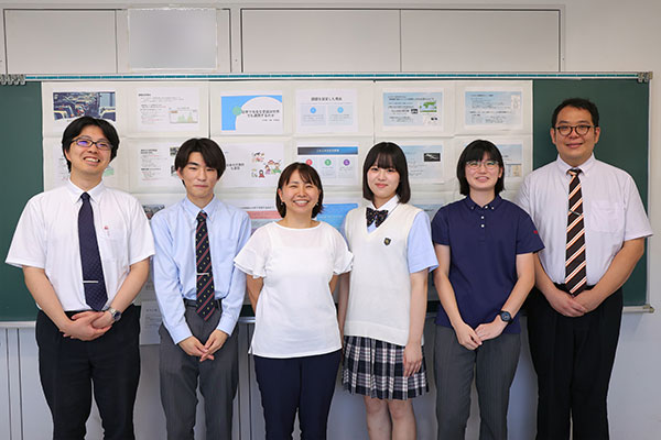 探究発表を通して大きく成長した3人。先生方の評価も高く、今後の活躍が楽しみです。