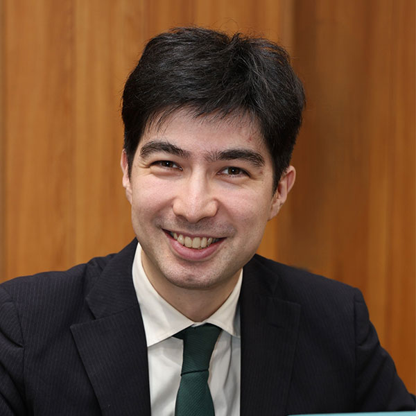 グローバル教育部長のネイサン・ソマーズ先生（英語科）