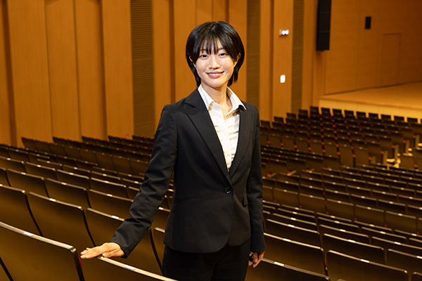 「かたばみ会館」では演劇部の公演を行いました（中澤さん）