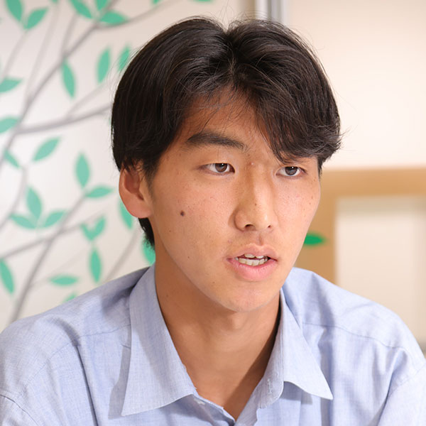 サッカー部部長（キャプテン）のМさん（高2）