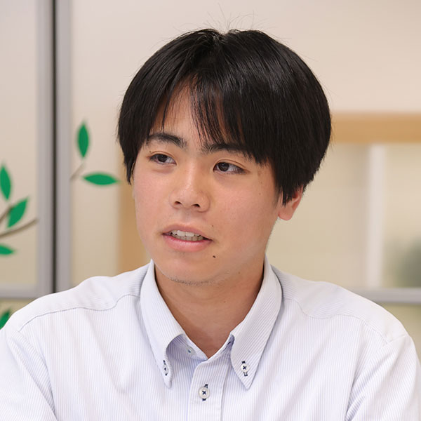 卓球部部長のＡさん（高２）