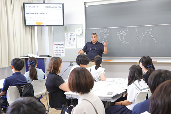 「英単語はムズカシイ？」の体験授業