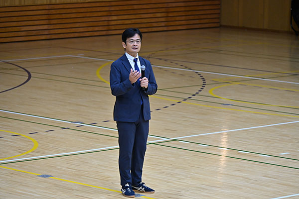 受験生に語りかける前畑校長