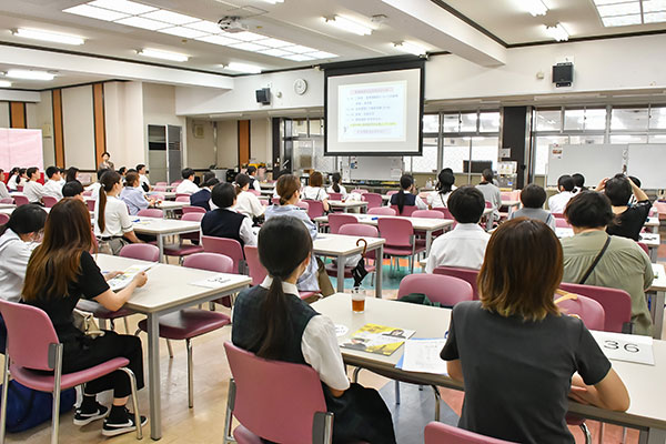 食育実践科の説明会会場は「試食室」で。