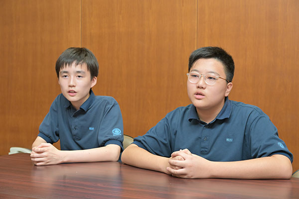 中学からKSNのメンバーとして京華の魅力を伝えている2人