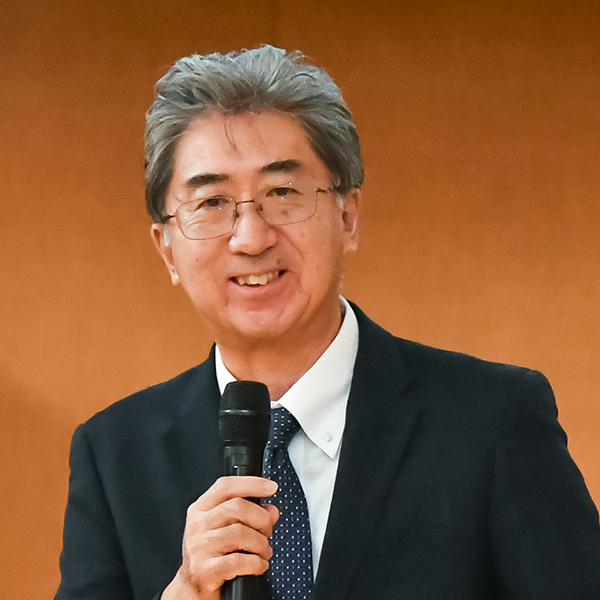 受験生に優しく語りかける横尾康治校長