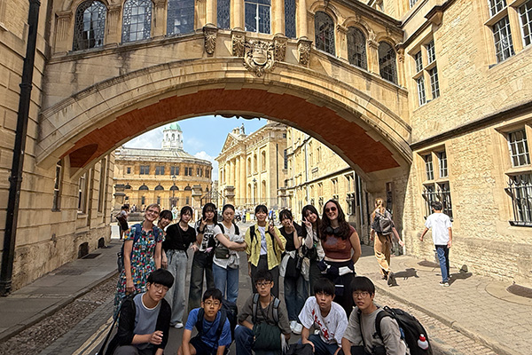 「イギリス語学研修」では、オックスフォードの古い街並みに大感動！