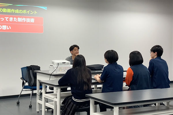 講師の安井さんの授業風景の一コマ