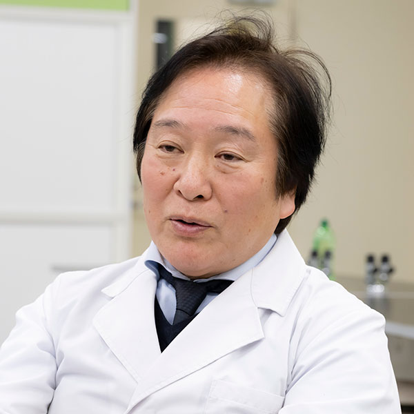 顧問の橋本先生（理科）