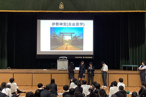 『名古屋・鳥羽コース』のプランナーによるプレゼンテーションの様子。プランナーは広大な伊勢神宮境内をいかに効率よく巡るかについて熱くアピールしたそうです。 