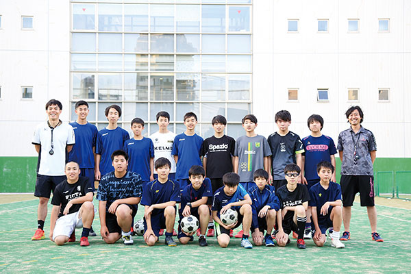 元日本代表がコーチ就任サッカーで育む「考える力」