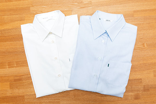 シャツは白とブルーの2色が用意されています。