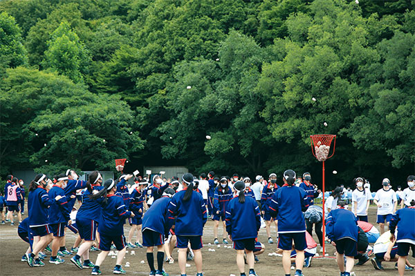 コロナ禍に配慮した種目として、新たに考え出された玉入れ。競技時間は、1試合わずか1分30秒です。