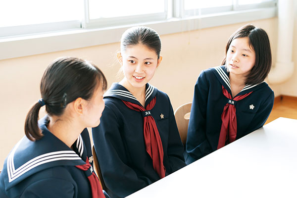 先生方は親身になって相談に乗ってくれるだけでなくプライベートの話もできて一緒に盛り上がれます！