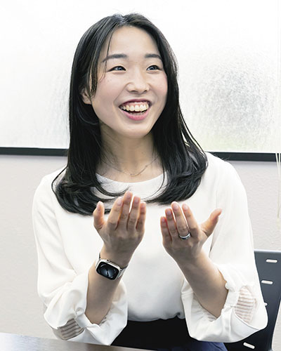 聖セシリア女子 社会科・宗教科教員 青山 萌香さん