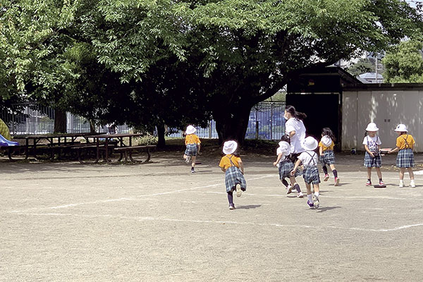 園児たちと触れ合い、手助けが必要な人々を守ろうという意識も生まれます。