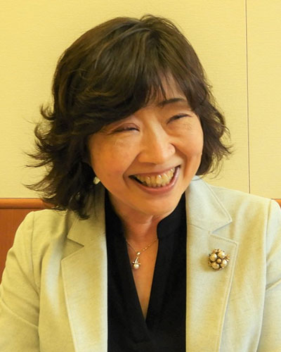 専任カウンセラーの中川真由美先生の写真です。