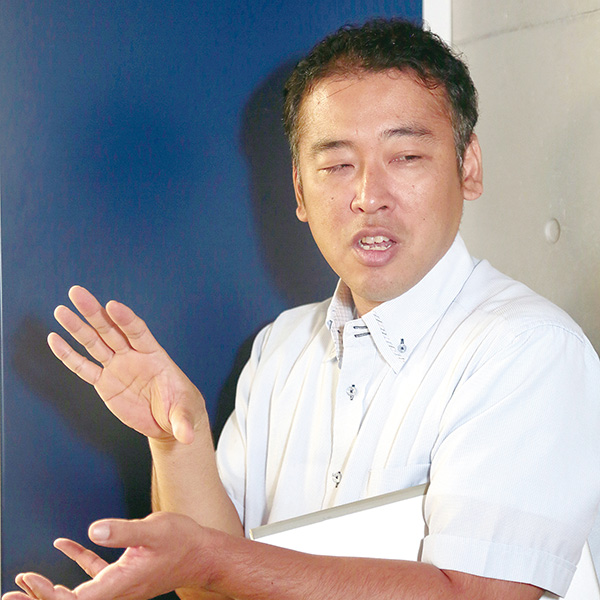 専門領域　音響工学　スマートフォンの音や車の扉の開閉音、快適な音・不快な音など、企業が商品開発を行う際に音の研究が注目されています。夏休みにはまず中央⼤学の⾳響システム研究室を訪問し、最新の研究内容に触れます。