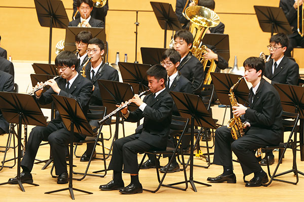 男子らしい迫力があり、かつ繊細な演奏が持ち味です。